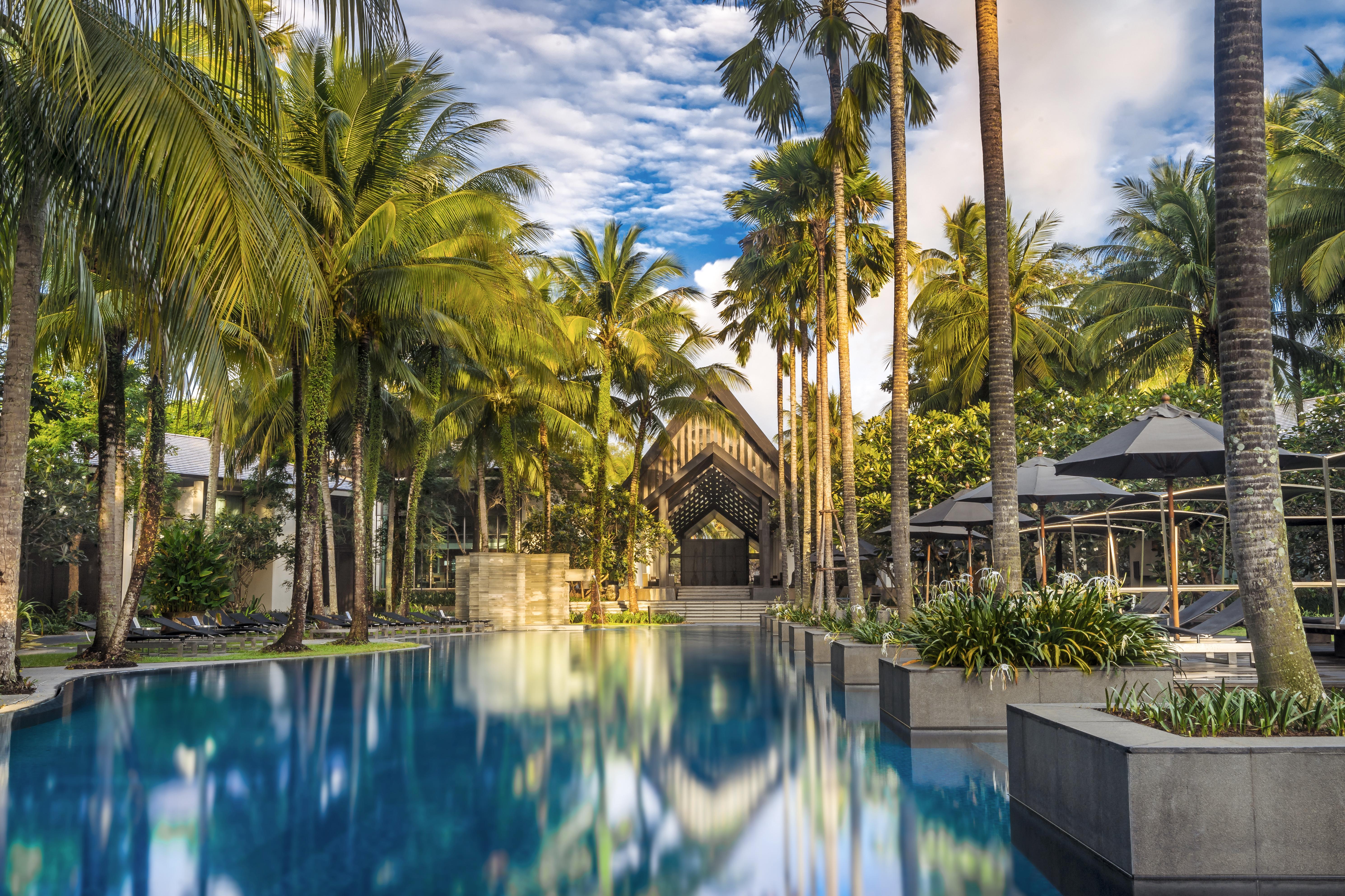 Пхукет отели туры. Твин Палмс Пхукет. TWINPALMS Phuket 5*. Palm Seaside Пхукет. 5* Отели Phuket.